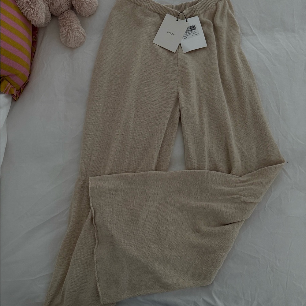 DISSH V-Neck Beige Sweater Set - Picture 4 of 6